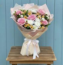 Букет цветов из:  Гвоздики, Орхидеи и Розы в Верхние Татышлы