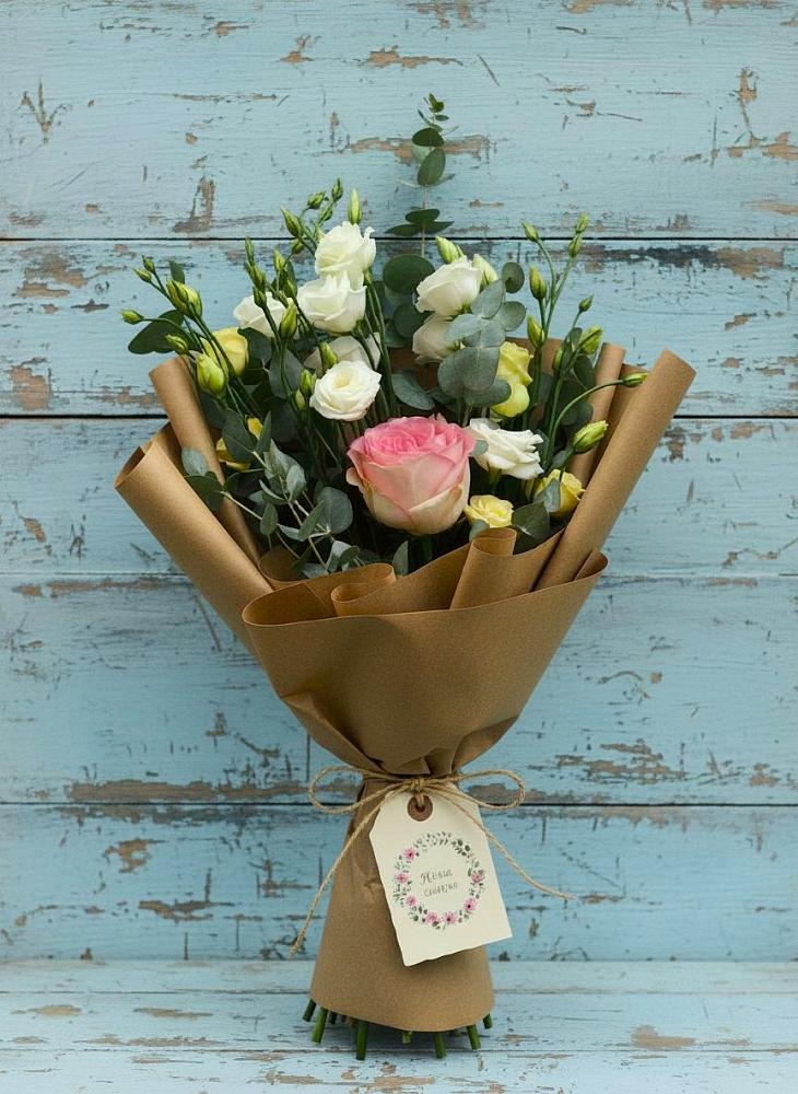 Букет цветов из: Розы и Лизиантусы в Верхние Татышлы