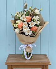 Букет цветов из:  Альстромерии, Лизиантусы, Розы и Хризантемы в Верхние Татышлы