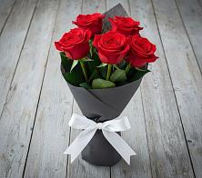 Букет 5 Красных роз Эдлесс Лав в Верхние Татышлы