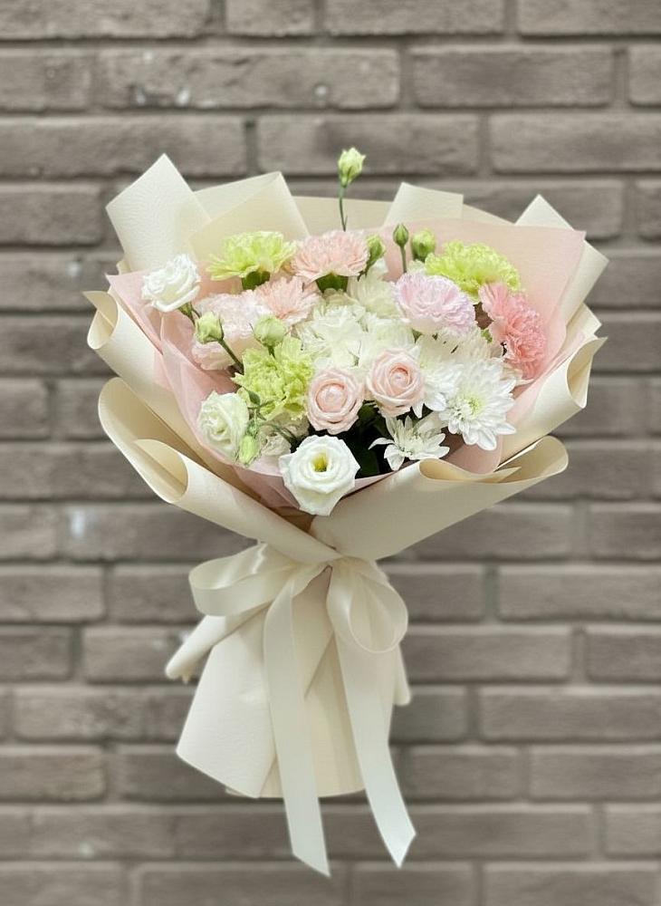 Букет цветов из: Гвоздики, Розы, Лизиантусы и Хризантемы в Верхние Татышлы