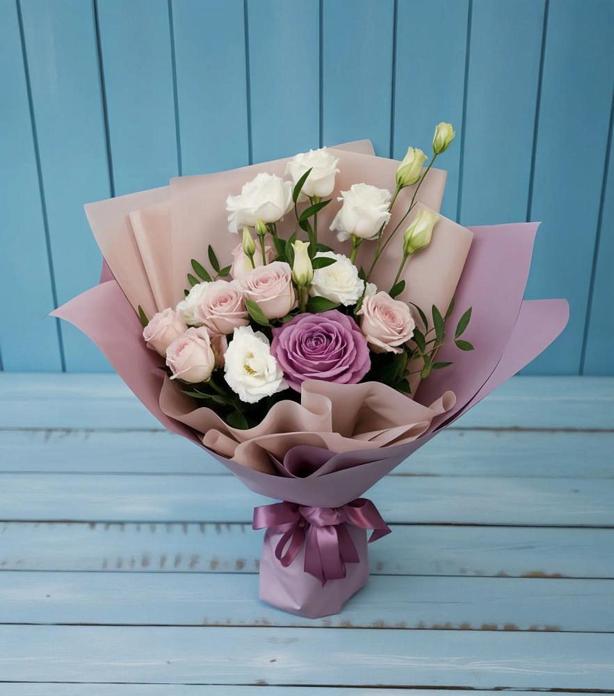 Букет цветов из: Розы и Лизиантусы в Верхние Татышлы